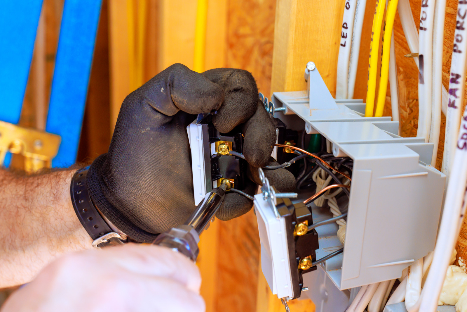 Outlets Not Working But Breaker Isn’t Tripped? (Causes & What to Do) — Spartan Electric, licensed electricians